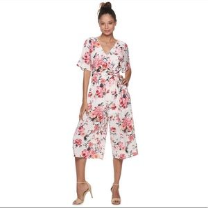 Floral Jumpsuit✨size M✨Trixxi